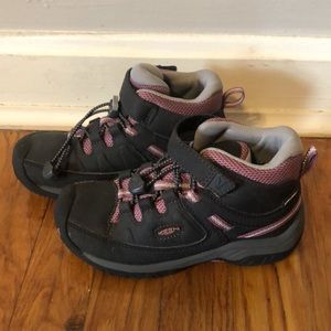 Little kids Keen Targhee waterproof hiking boots size 12